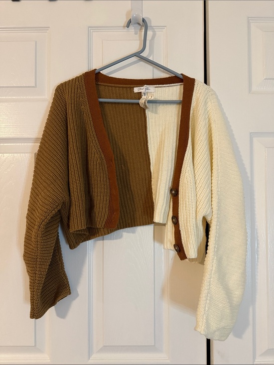 Cloud Ten Sweaters - Two-Tone Cropped Knit Cardigan - Brown & Cream